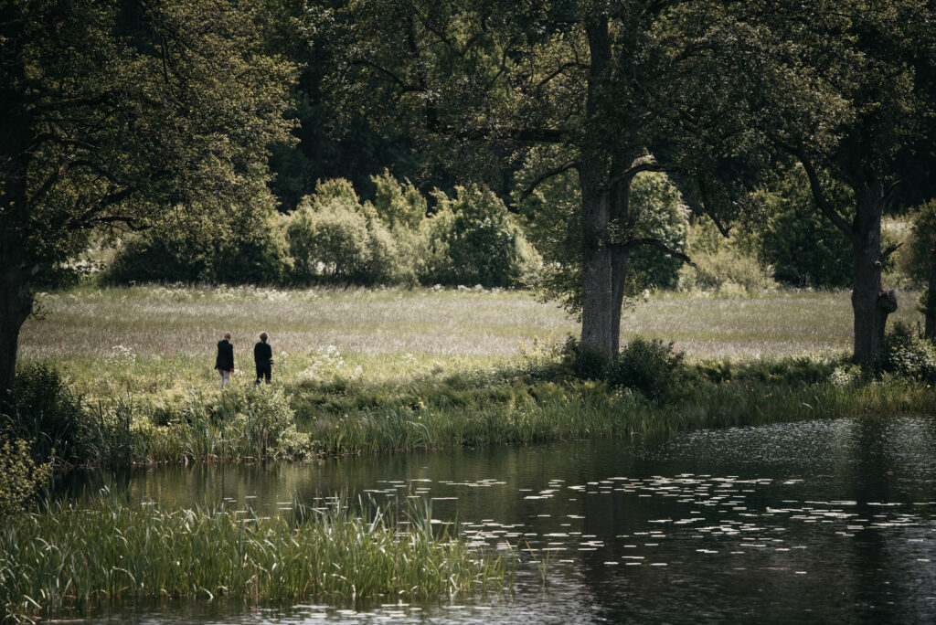 Promenadstråk längs med Edsån för konferensdeltagare. Naturskön promenad i herrgårdsmiljö